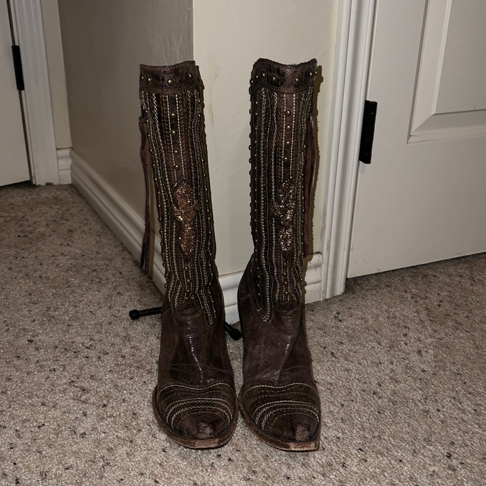 COWGIRL BOOTS